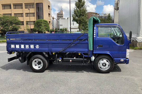 小型トラック車